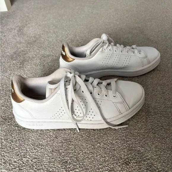 Women’s Adidas Essentials Advantage Shoes white/gold - Picture 3 of 8